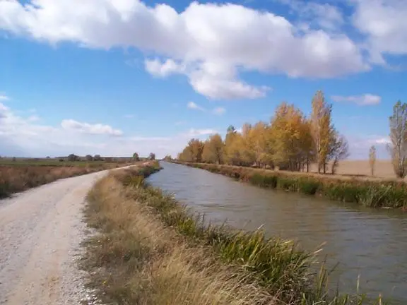 The canal on the way to Frómista Castrojeriz to Frómista Canal Path